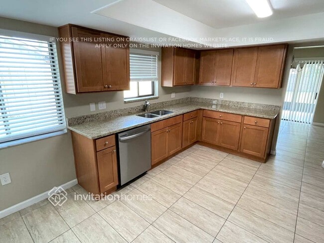 Photo - 123 Lyndhurst Dr