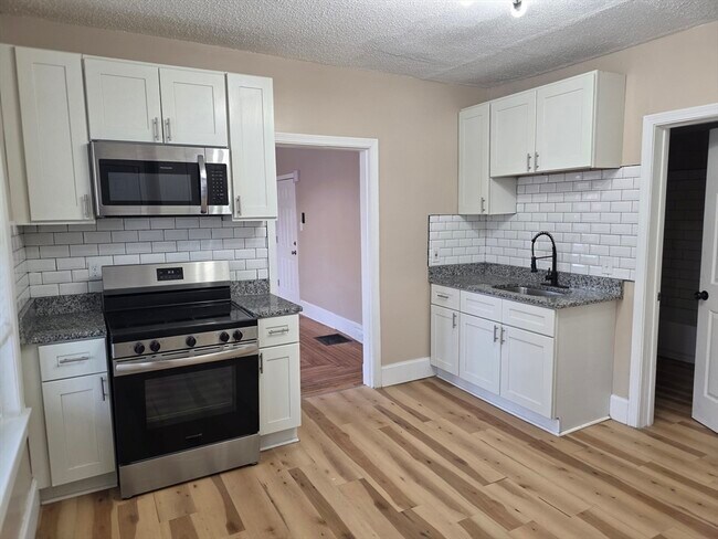 Photo - 184 King St Unit 1st Floor