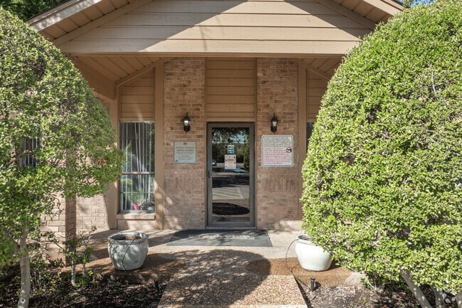 Leasing Office Entrance