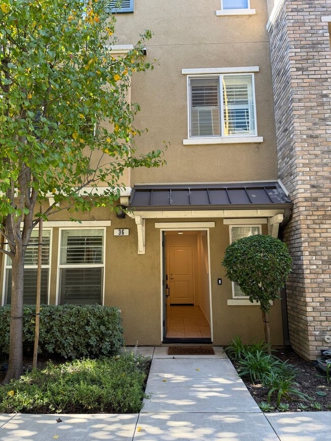 Building Photo - Modern, Spacious 3BR/4BA Home with Exceptional Freeway Access & Nearby Nature