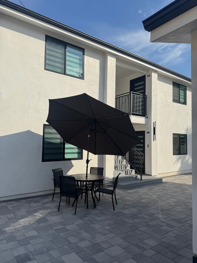 Building Photo - Spacious 1000 sq ft First-Floor Back ADU i... Rental