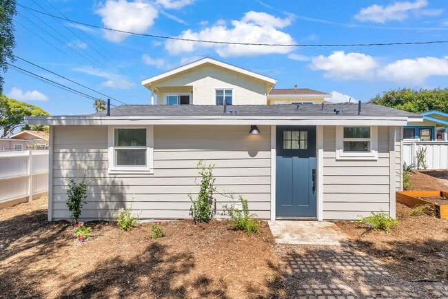 Building Photo - 323 S Ditmar St Unit B (Back)