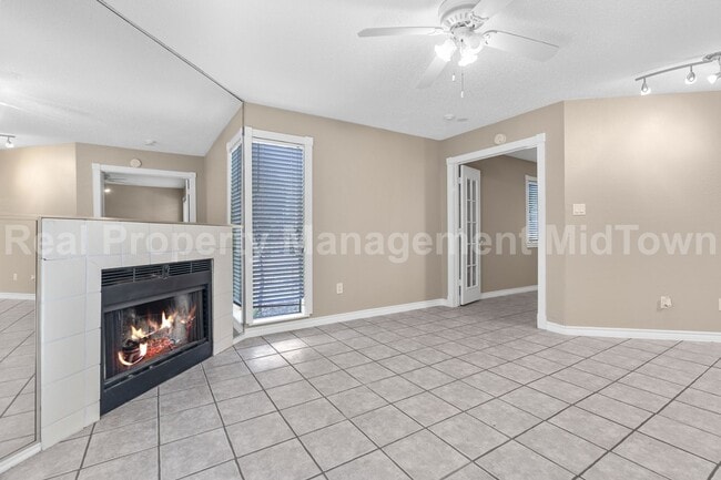 Photo - Cozy One-Bedroom Townhome in Prime Arlingt...