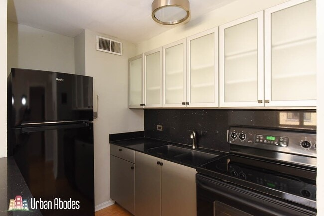 Photo - 429 W Wellington Ave Unit A05C