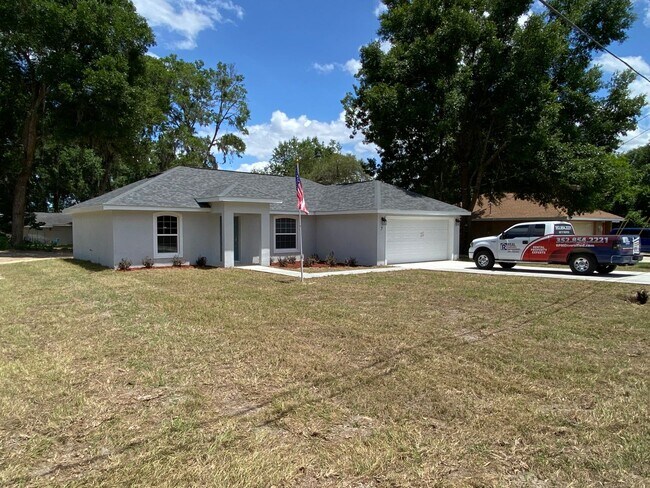 Photo - Desirable SE Ocala Neighborhood 3/2/2 **Won't Last**