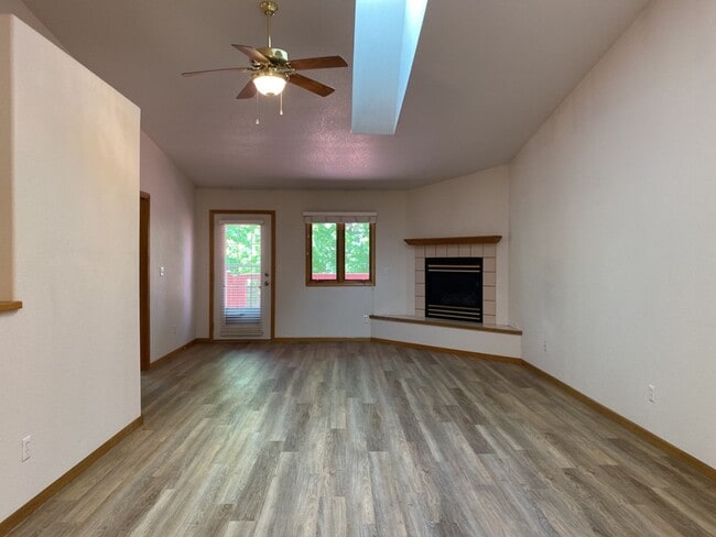 Photo - 2325 Northbrook Dr