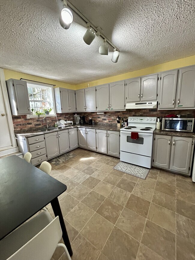 Photo - 16 Macklin Pl