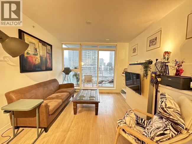 Photo - 657 Whiting Way