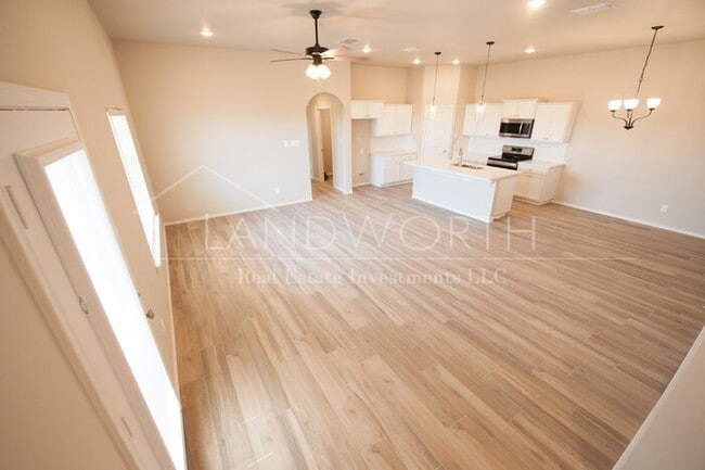 Building Photo - 3/2/2 Beautiful Townhome