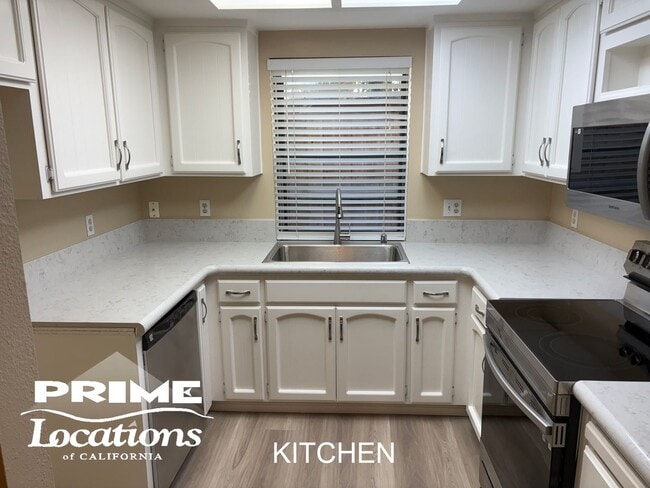 Photo - Updated Roseville 2 bedroom 2 bath Gem