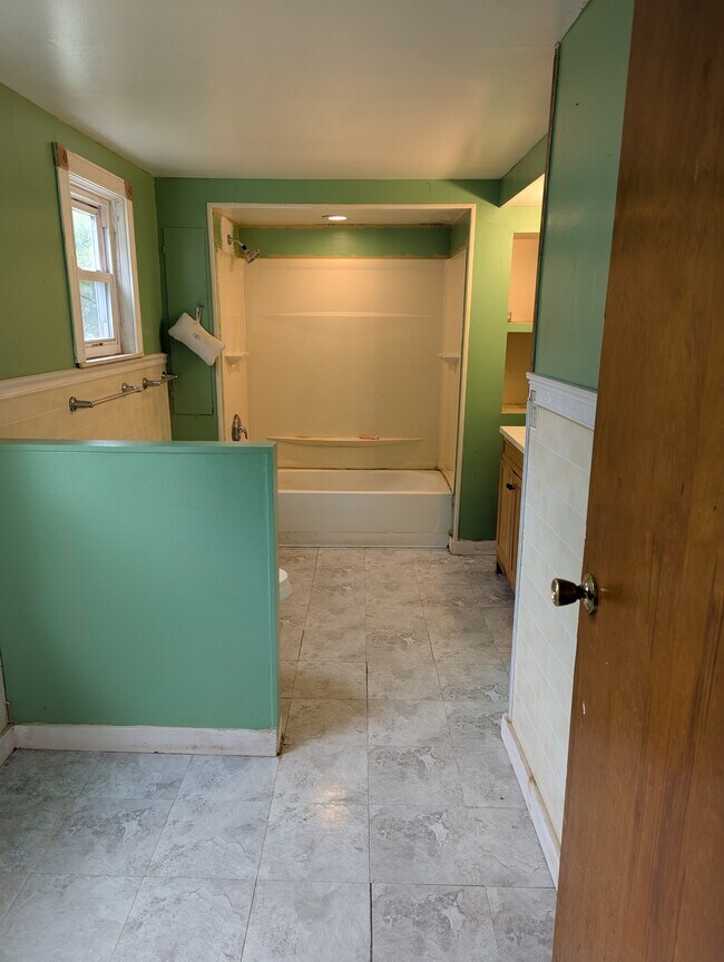 Photo - 1128 N Main St