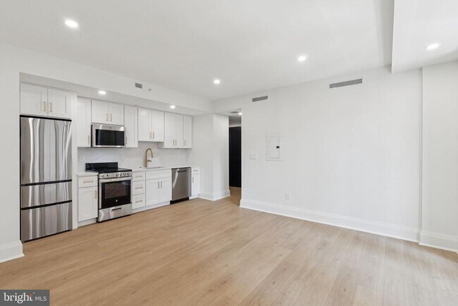 Building Photo - 135 S 19th St Unit 404 Rental