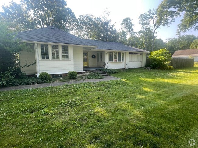 Building Photo - Beautiful Washington Township Ranch Rental