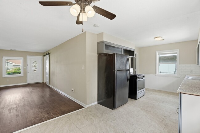 Photo - 7301 Conley St