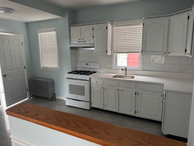 Building Photo - 165 Grant Ave