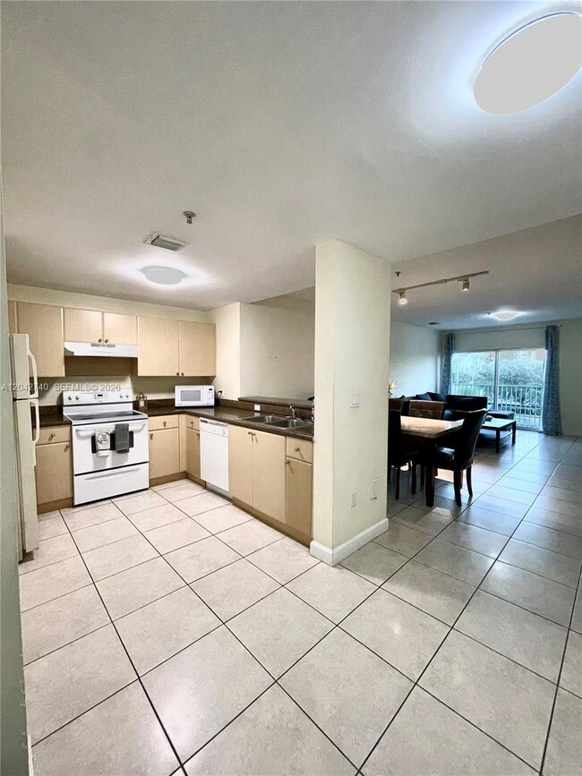 Photo - 2280 SW 32nd Ave Unit 202