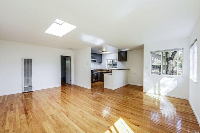 1385 Sir Francis Drake Blvd