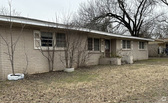 Building Photo - 2700 Old Robinson Rd Rental