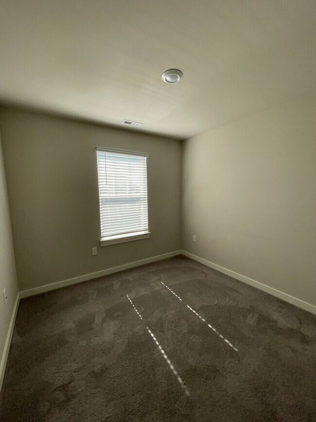 Triple Blackman ! 3bed 2.5 bath 1900 pe... Rental House Rental in