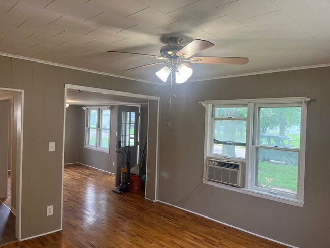 Photo - 212 W 5th St