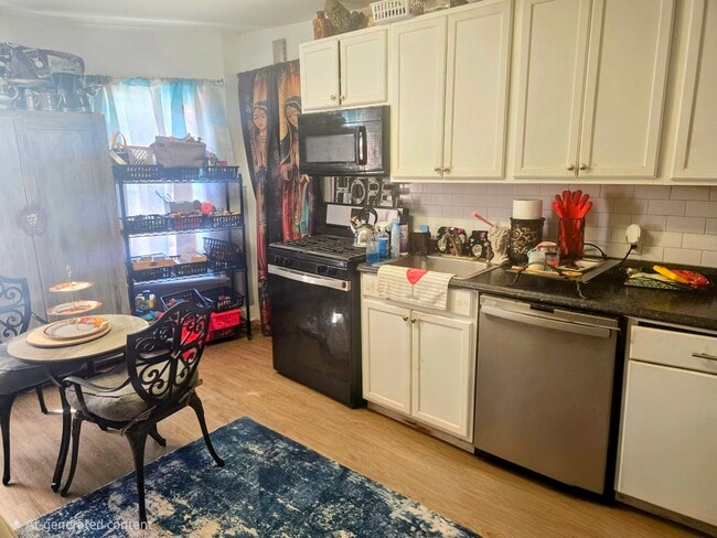 Photo - 19 Rossmore Pl Unit 2