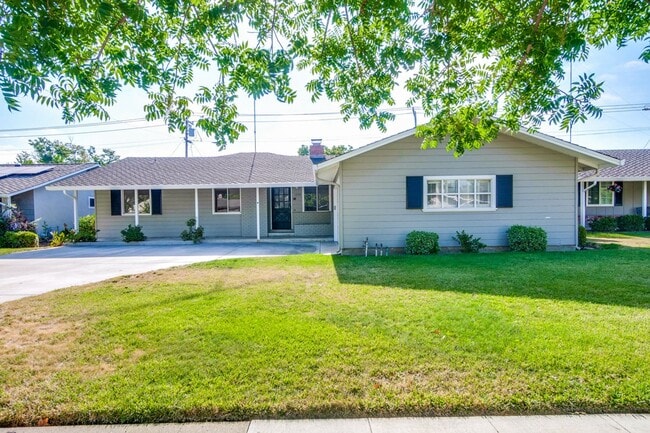 1534 Crespi Dr