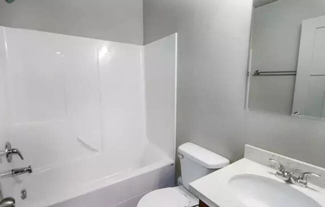 Photo - 194 E 700 N