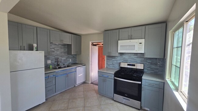 Photo - 336-338 DAISY AVE Unit 336
