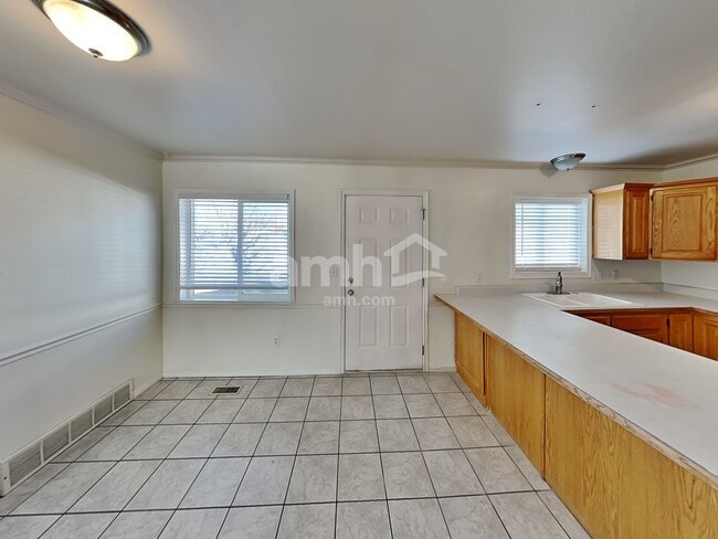 Photo - 523 E Center St