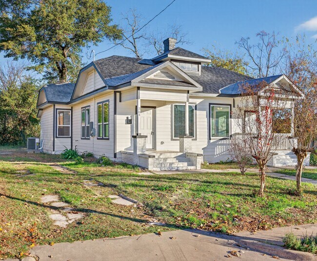 Photo - 304 W Vulcan St