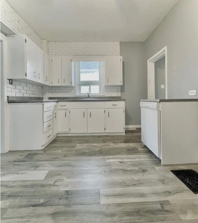 Photo - Spacious 2 Bed / 1 Bath House| $1999/month - Parking Included