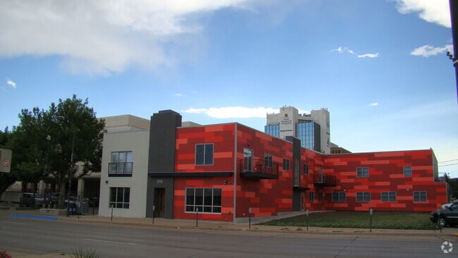 Building Photo - 919 Main St Unit 1 BR Rental