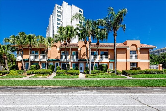 Building Photo - 920 N Shore Dr NE