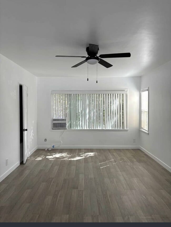 Photo - 4128 W Toluca Lake Ave Unidad 1/2