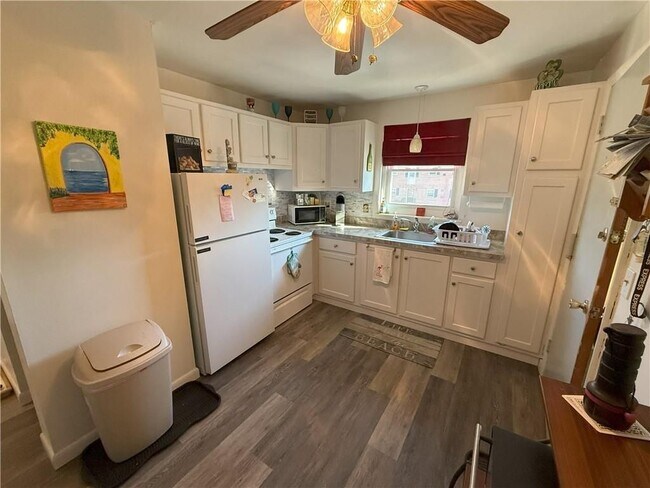 Photo - 70 Carroll Ave