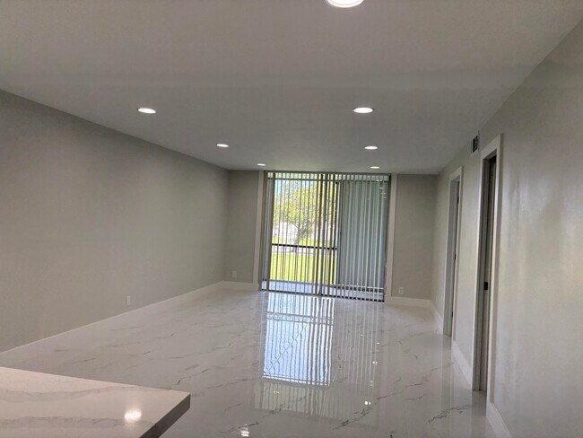 Photo - 700 S Hollybrook Dr Unit 207