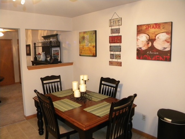 Photo - N58W23983 Hastings Ct Unidad 801