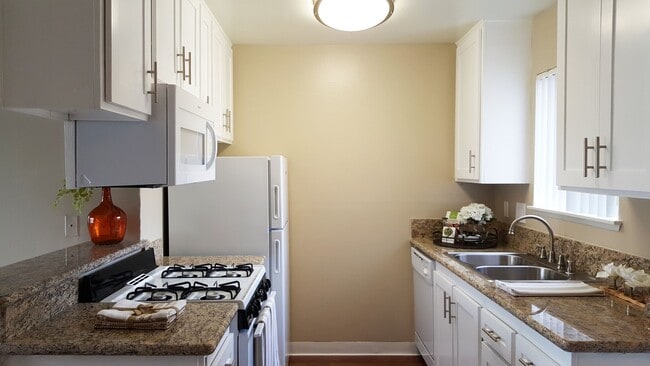 Shadow Mountain Apartments
