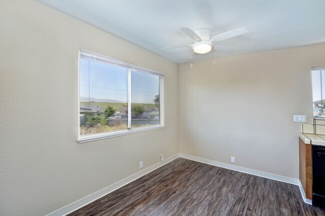 Photo - 18854-18858p Unit 18854p