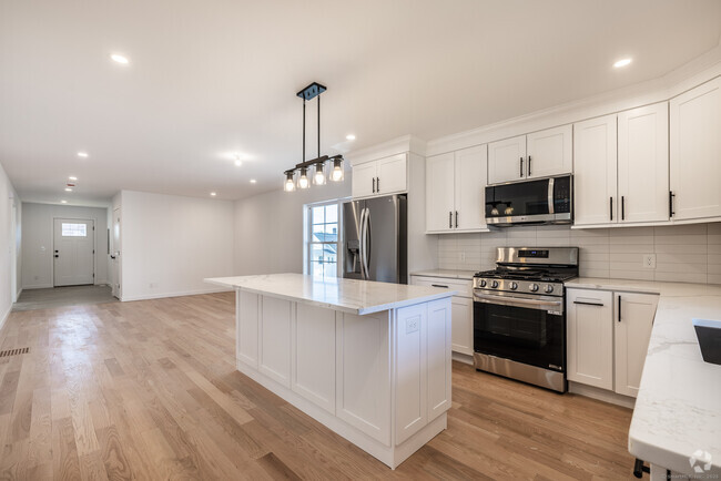 Building Photo - 330 Pleasantview Ave Unit First Floor Rental