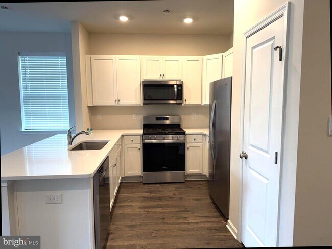 Photo - 173 Mazzeo Dr