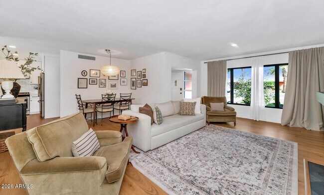 Photo - 103 W Palmcroft Dr