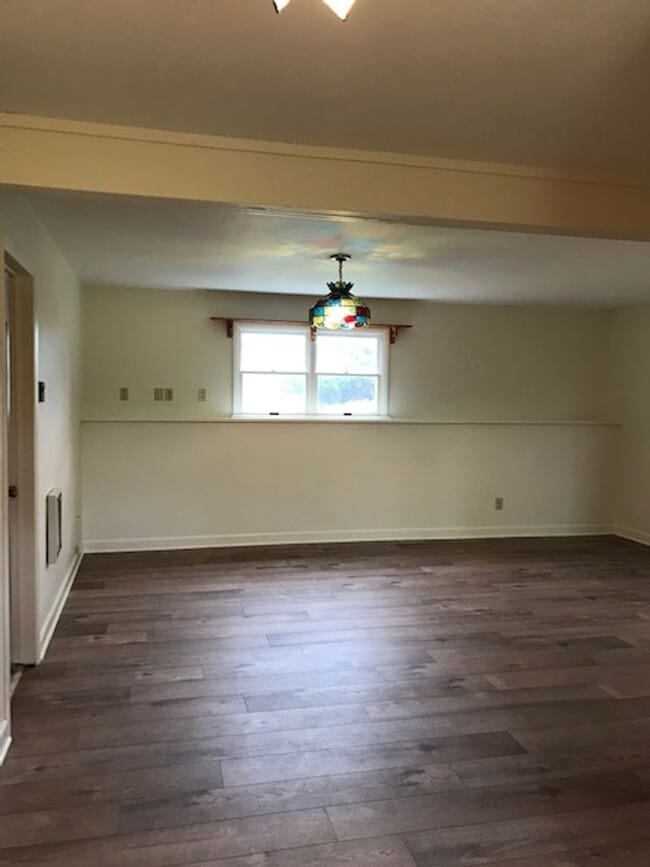 Building Photo - 2405 Johnny Cake Hill Rd Unit 2 Rental