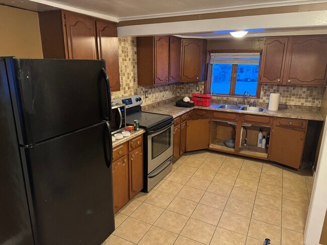 Photo - 109 Crysler St