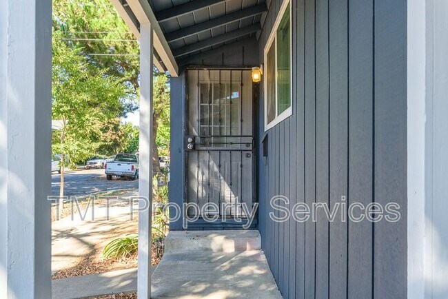Photo - 2431 33rd St