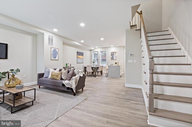 Photo - 720 Edgewood St