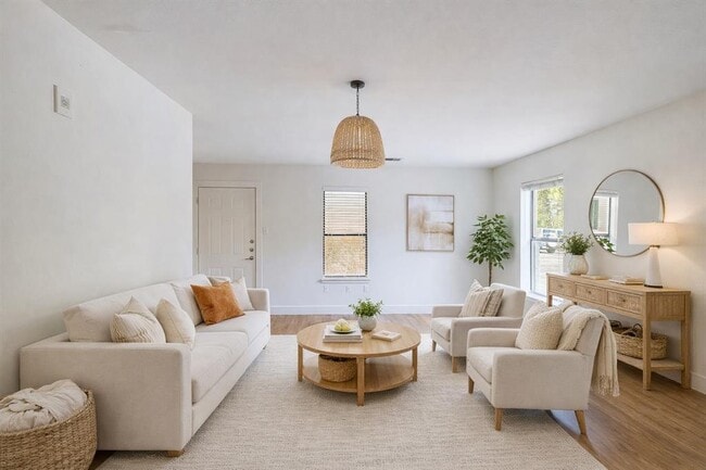 Building Photo - 711 W 32nd St Unit 154