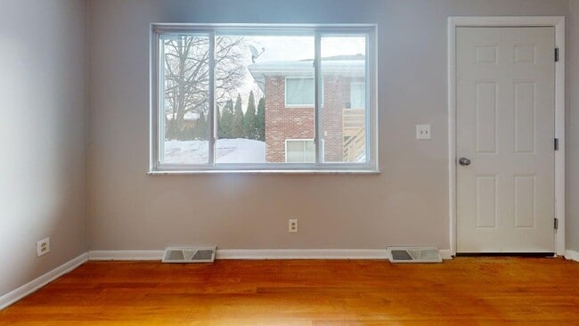 Building Photo - 839-841 E Wilbeth Rd Unit 841 E Wilbeth Rd