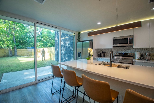 Photo - 605 E 7th St