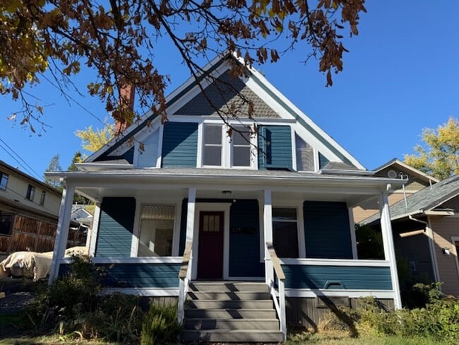 Building Photo - Updated ground floor Unit 197 Morton St